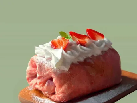 Strawberry fluffy creamy roll with fresh strawberries