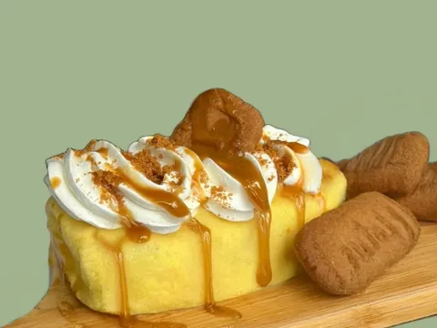 Cookie Butter fluffy creamy roll with Biscoff crumbs